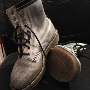 MAKE ME AN OFFER! Almost new vintage Dr. Martens